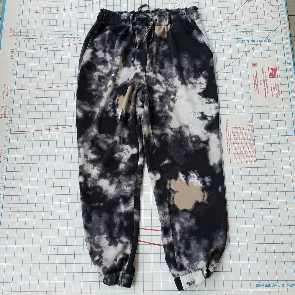 One By Chapter One Joggers Pants Women's Size Medium 28-36x26 Tie Dye Workout